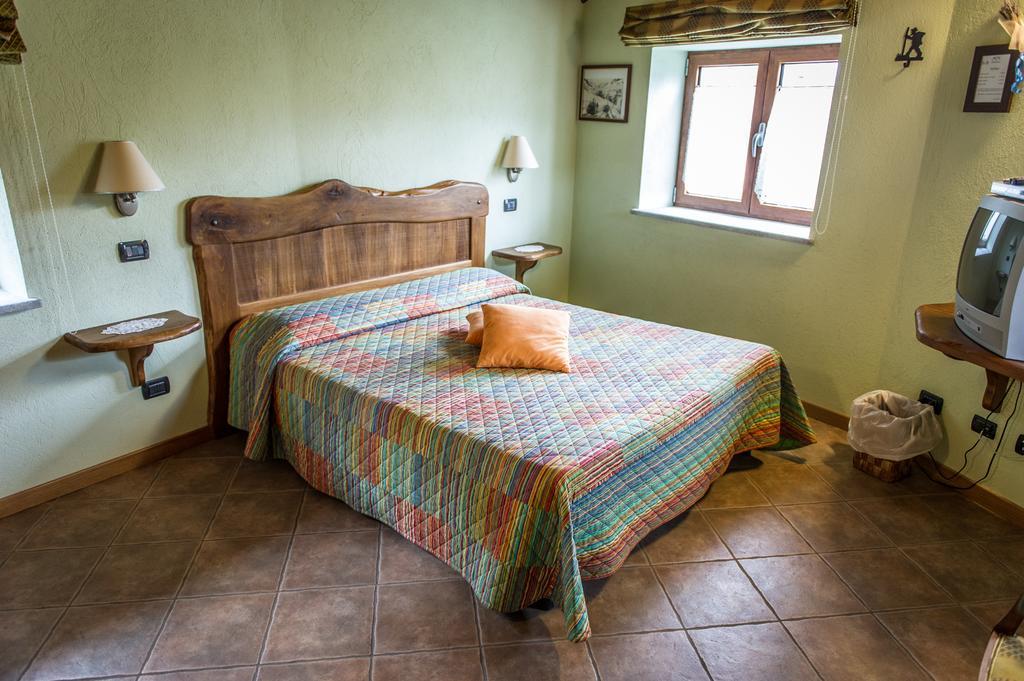 Bed and Breakfast Al Paschè Dronero Zimmer foto